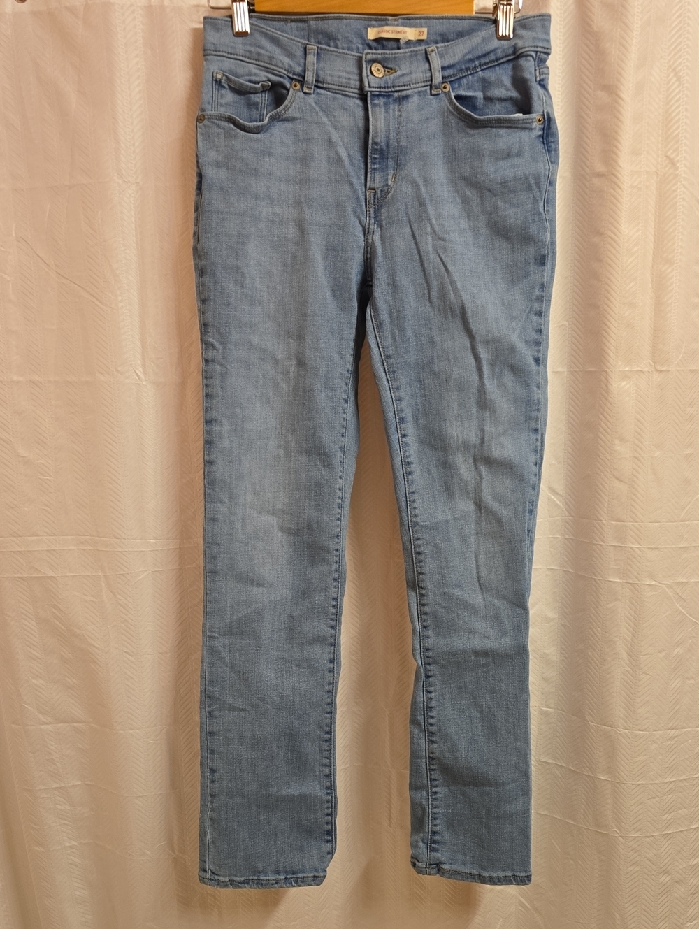 Levi's Jeans Women's Size 4 Size 27 Light Blue Classic Straight Leg Jean